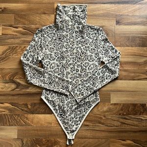 LEOPARD KNIT BODYSUIT